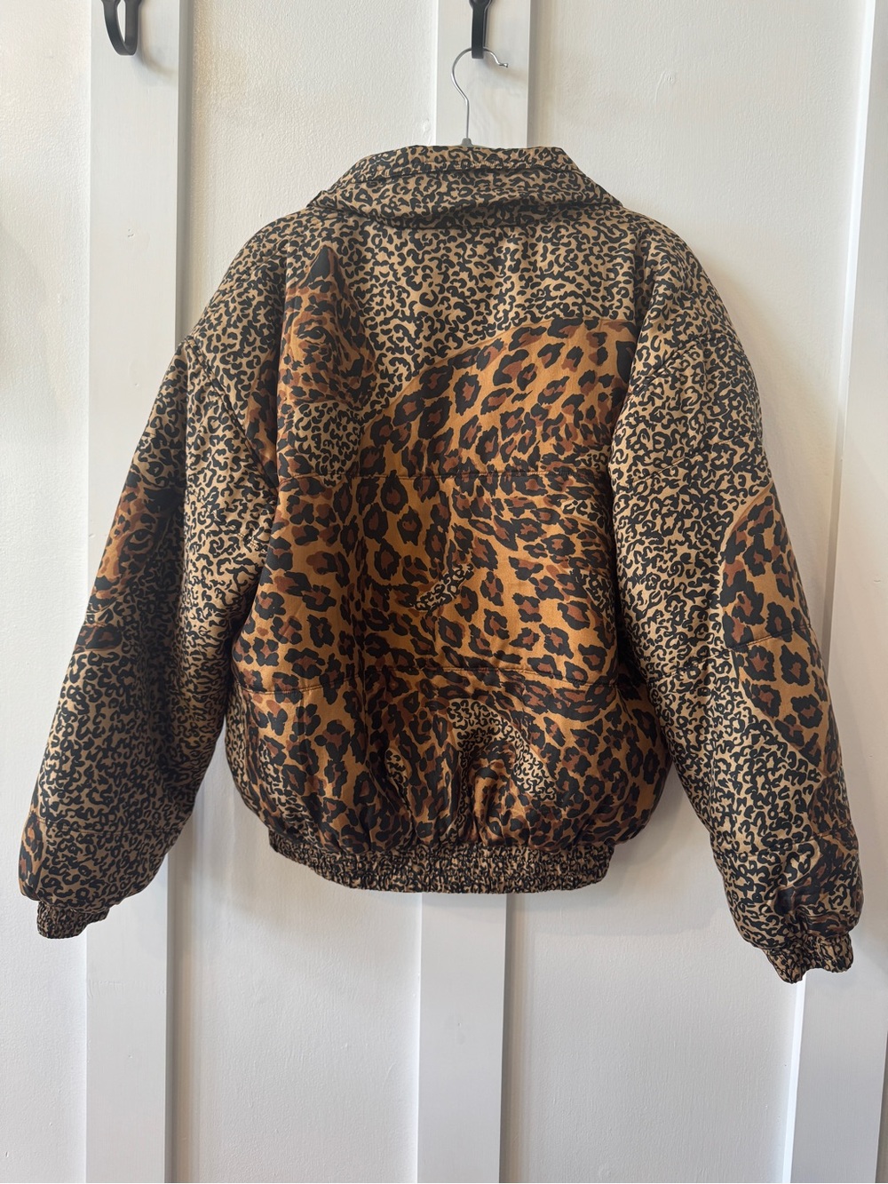 Fuda International Vintage 100% Silk Leopard Bomber Jacket
Size Small - Picture 2 of 9